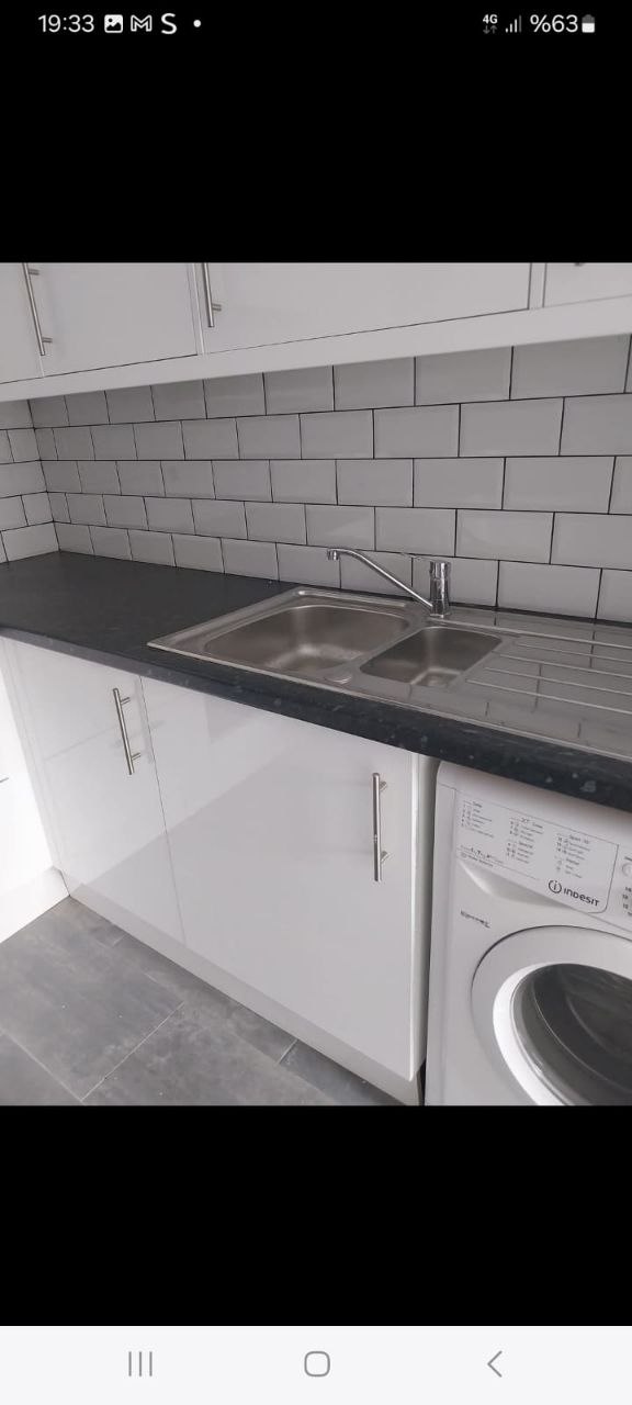 Compact kitchen fit-out